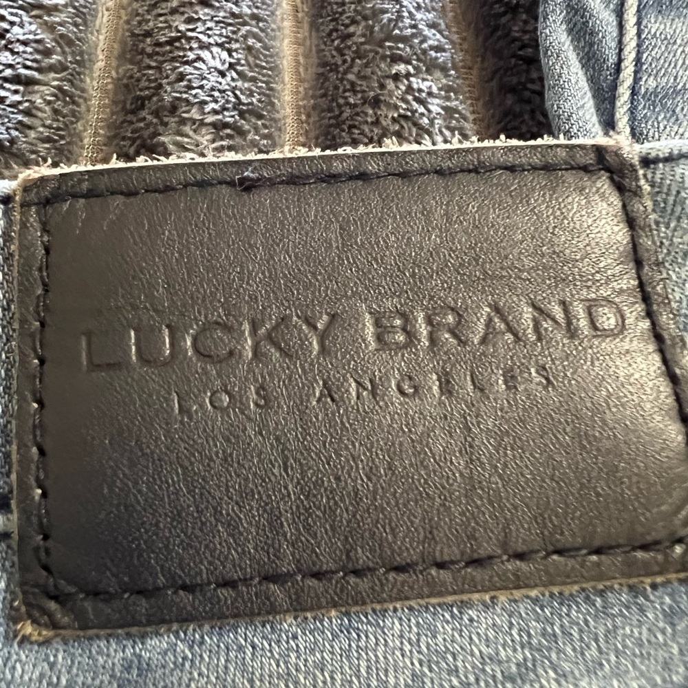 Lucky Brand Light Blue Midrise Straight Leg Jeans 8 - Picture 6 of 8